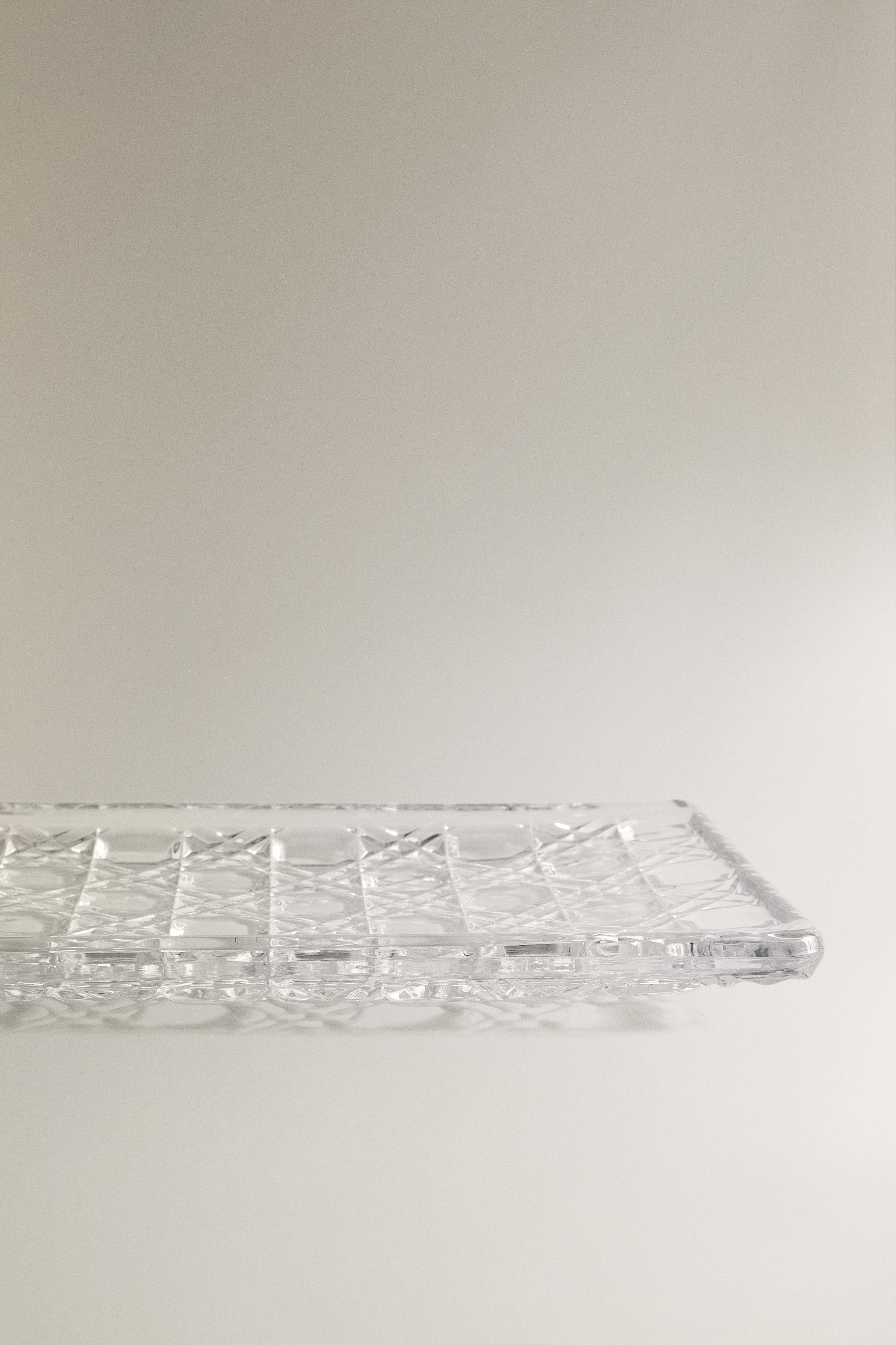 GLASS SERVING DISH WITH BOWLS AND A RAISED DESIGN